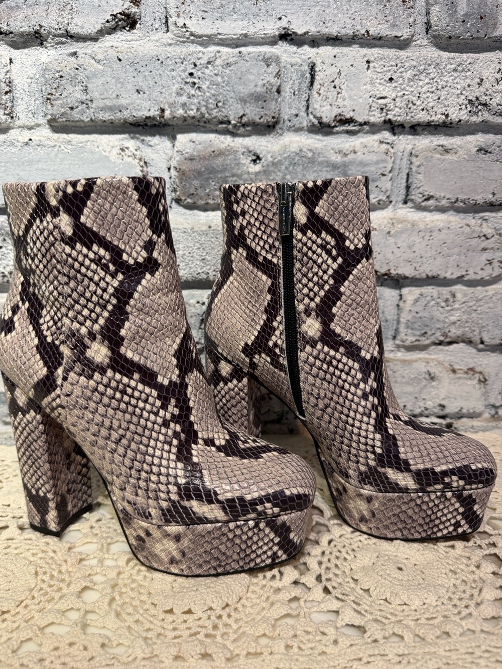Vince Camuto Leslieon Platform Boots
